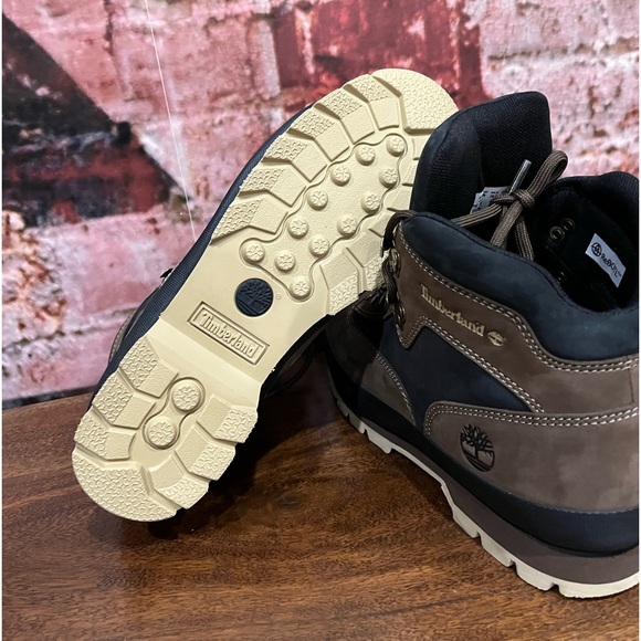 NEW TIMBERLAND HIKING BOOTS - Picture 4 of 6